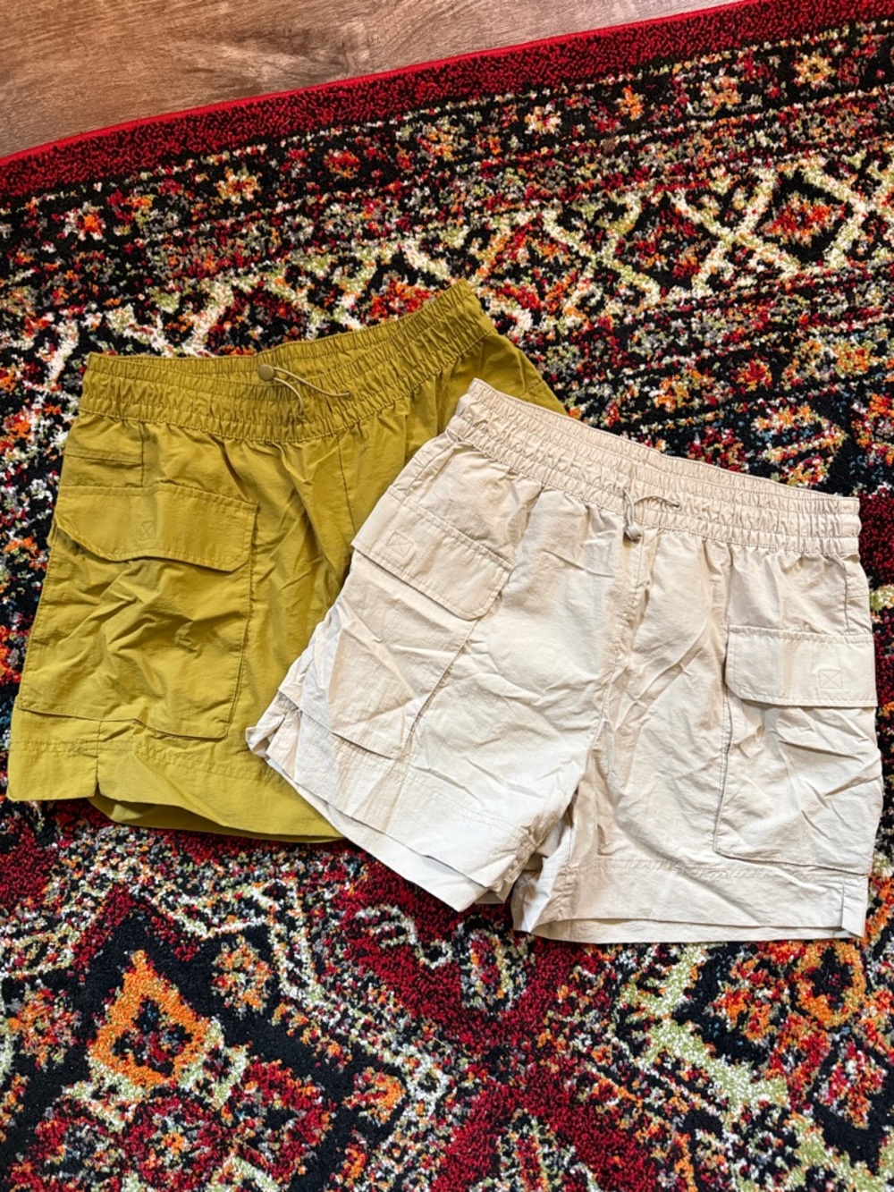 Women’s Old Navy Cargo Shorts in Olive Green and Cream
